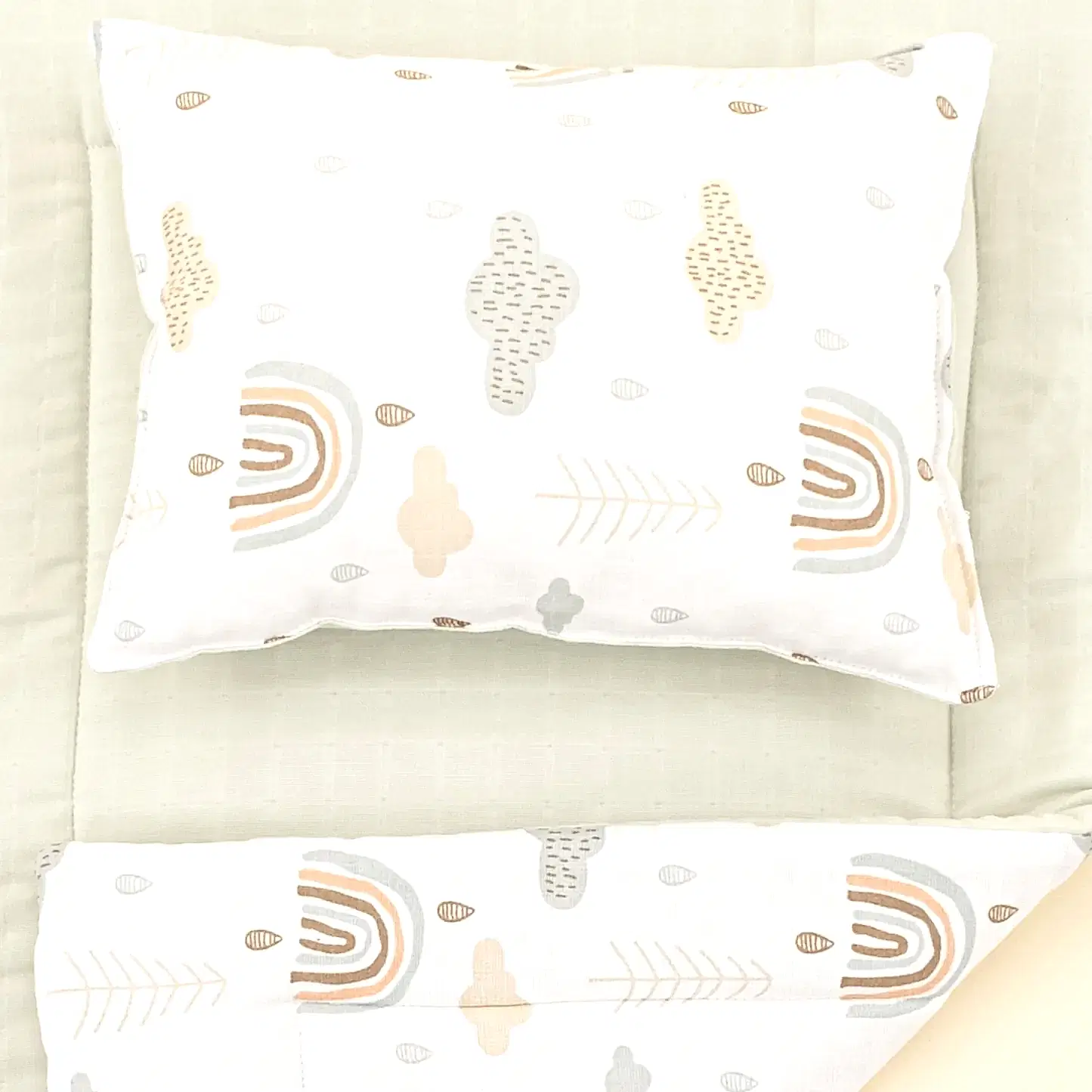 Alt Açma Matı ve Yastık - Çift Taraflı - Açık Yeşil Muslin - Yeşil Gökkuşağı